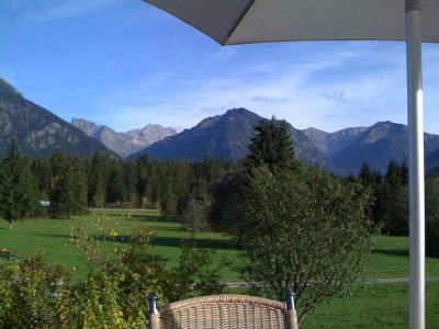Ein nahes Ziel bei Oberstdorf ist der Karatsbichl. Wunderschöne Aussicht von der Terrasse und im Winter ein prima Rodelhügel.