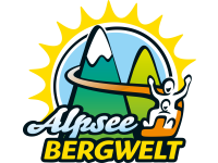 Logo Alpseebergwelt Logo der Alpseebergwelt mit Bergen, der Sonne und einer Rodelschiene