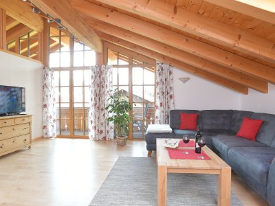 Wohnzimmer mit Balkon - AlpStern 2