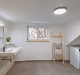 Großes Badezimmer im 2. Stock