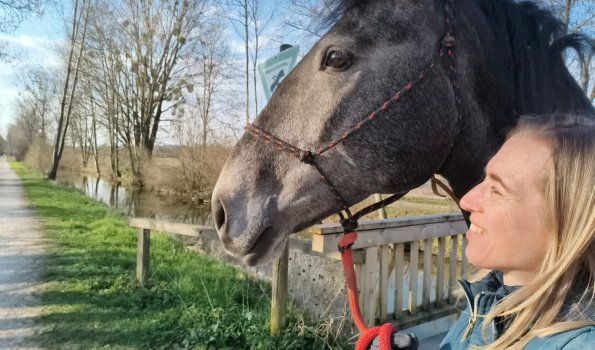 20250409 Quanza Anja spazieren