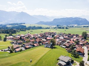 1136999 Blick auf Bolsterlang im Allgäu