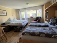 Einraum-Appartement mit Schlafsofa und Schrankbetten