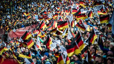 Begeisterte Zuschauer beim Auftakt der Vierschanzentournee in Oberstdorf