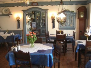 Frühstücksraum mit traditioneller friesischer Einrichtung