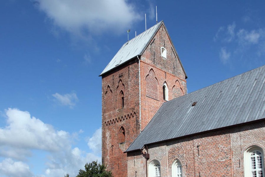 Kirche front large