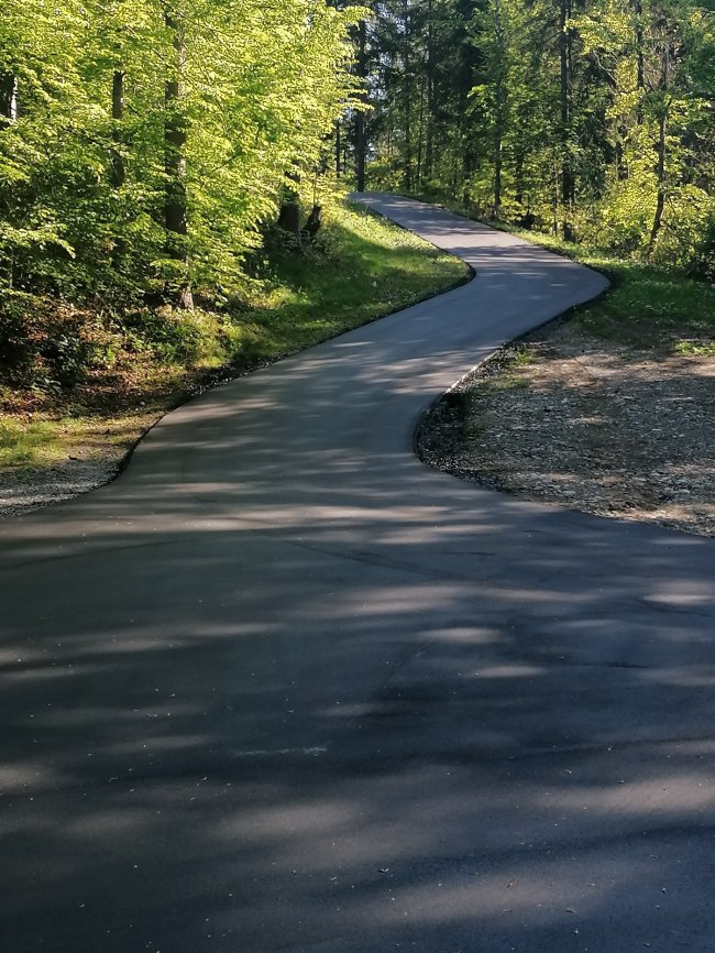 Neu asphaltierte Strecken auf der Rollerbahn Ried