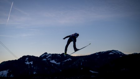 Skispringen in den Oberstdorfer Abend