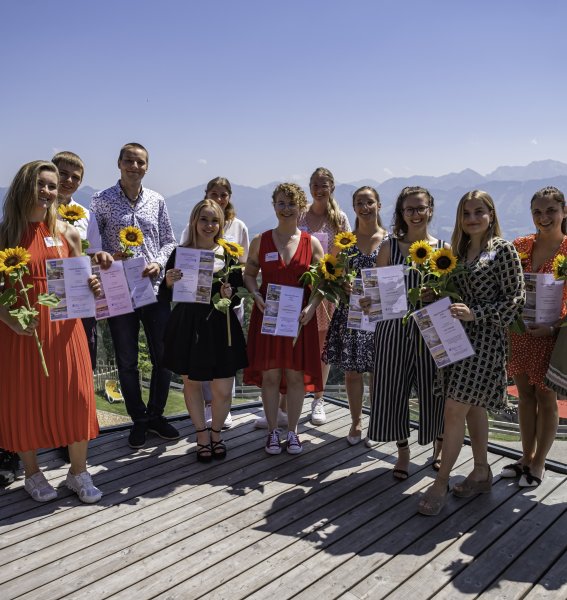 Gruppenbild der Gewinner des Allgäu Azubi Awards von 2022