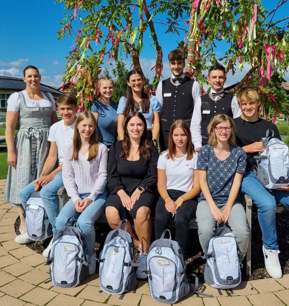 Gruppenbild zum Ausbildungsstart im Hotel König Ludwig in Schwangau