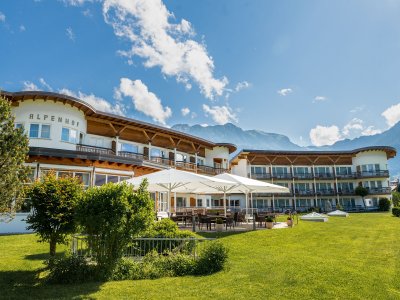 Hotel Alpenhof Außenansicht Sommer