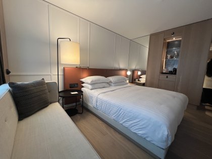 Die Azubis der AzubiTopHotels bekamen einen Einblick in ein Zimmer im Marriott Hotel in München beim Incentive Trip 2024.
