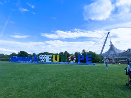 Die Azubis der AzubiTopHotels unternahmen eine Entdeckungstour durchs krative Werksviertel in München beim Incentive Trip 2024.