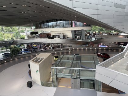 Beim Incentive Trip 2025 haben die Azubis der Azubi TopHotels die BMW Welt besucht.