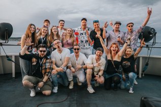 Gruppenbild von PANORAMA Allgäu-Spa-Resort in Rückholz bei einem Ausflug auf einem Boot