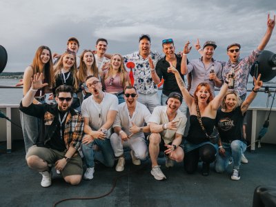 Gruppenbild von PANORAMA Allgäu-Spa-Resort in Rückholz bei einem Ausflug auf einem Boot