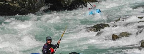 High- Level- Coaching im Engadin für Erfahrene Paddler aus CH, DE, AT & darüber hinaus, die ihre Grenzen auf Schweizer Wildwasser erweitern wollen.