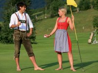 Dirndl und Lederhosen