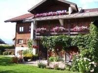 Blick zur Ferienwohnung Beim Seffar mit Balkon