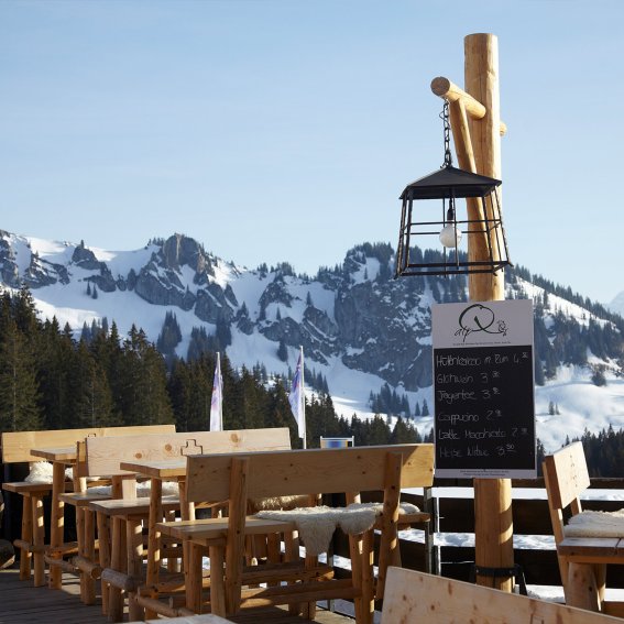 06 grasgehrenhuette skigebiet grasgehren riedbergerhorn familien skischule allgaeu hoernerdoerfer