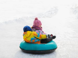 03 snowtubing skigebiet grasgehren riedbergerhorn familien skischule allgaeu hoernerdoerfer