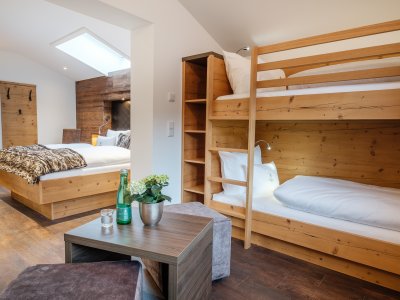 Familien-Suite für 6 Personen: 1 Doppelbett & 2 Stockbetten