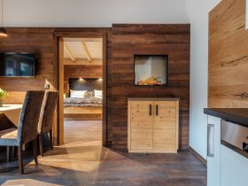 Wohn- und Essbereich der Ferienwohnung im Bergchalet Baad