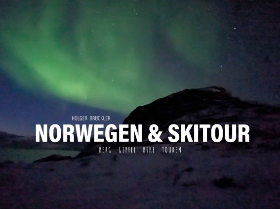 Diese Skitour führt durch die beeindruckende Landschaft Norwegens unter leuchtenden Nordlichtern in der Nacht.