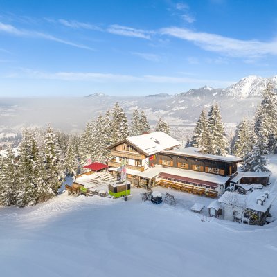 Besuche uns mit Deinen Freunden oder Deiner Familie und verbring einen entspannten Winterurlaub bei uns im Berghaus!
