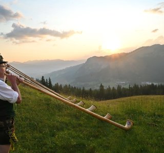 Bad Hindelang Tourismus Wolfgang B. Kleiner AlpeVWiedhagSonnenuntergang 1360b b