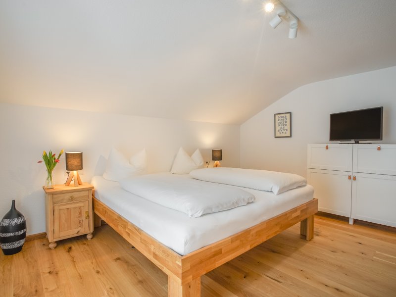 Schlafzimmer 1 mit Doppelbett