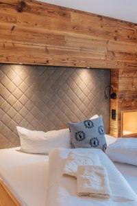 Schlafzimmer 2 + Bad Alpencharme-Christian-Maier-Vintsch-2