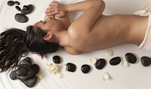 Hot Stone Massage im 4 Sterne Wellnesshotel im Allgäu