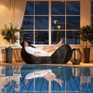 Schwimmbad im 4 Sterne Wellnesshotel im Allgäu