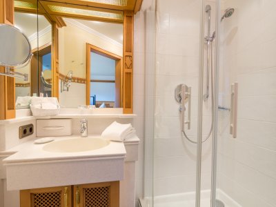 Bad Doppelzimmer Besler im Heuwirt des Berwanger Hof - 4 Sterne Hotel im Allgäu