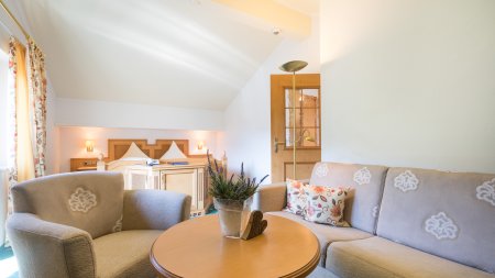 Appartement Sonnenkopf im Heuwirt des Berwanger Hof - 4 Sterne Hotel im Allgäu Wohn- Schlafraum