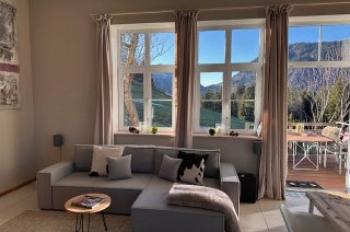 Wohnzimmer mit Blick auf Terrasse