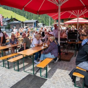 Lecher-dorffest-lech-zurs-am-arlberg-250.jpg.400x400 q85 crop upscale