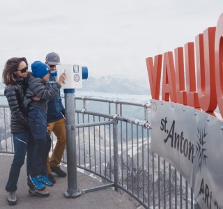 Family on top of the Valluga viewing platform