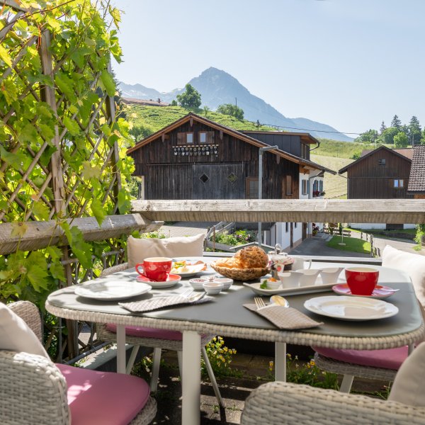 Sommerfrühstück auf der bichl761-Terrasse