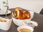 Saftiges Brot und knusprige Brezen zum Frühstück