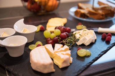 Käseauswahl am Frühstücksbuffet