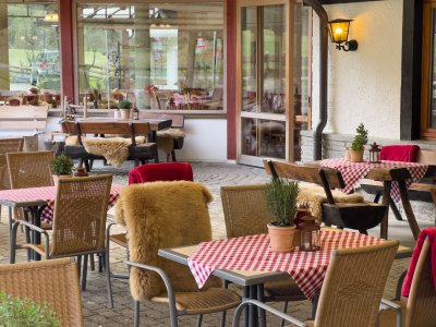 Gemütlicher Biergarten mit herrlichem Blick auf das Stillachtal