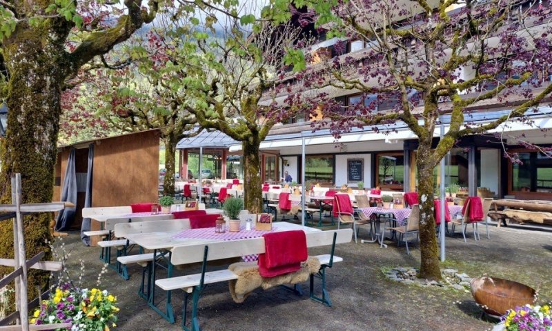 Im Hochzeit Restaurant der Birgsau empfangen wir Sie bei gutem Wetter gerne im Biergarten und verlegen die anschließende Feier ins gemütliche Wirtshaus.