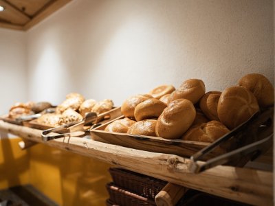 Mhhh leckere frische, verschiedene Semmel zum reichhaltigen Frühstück!
