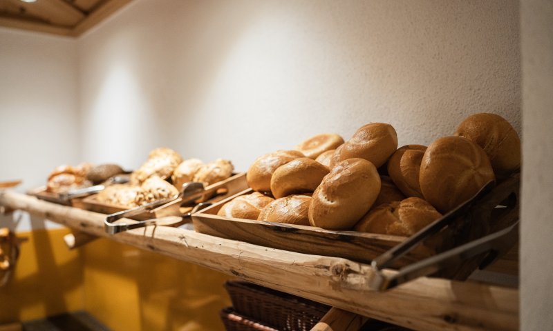 Mhhh leckere frische, verschiedene Semmel zum reichhaltigen Frühstück!