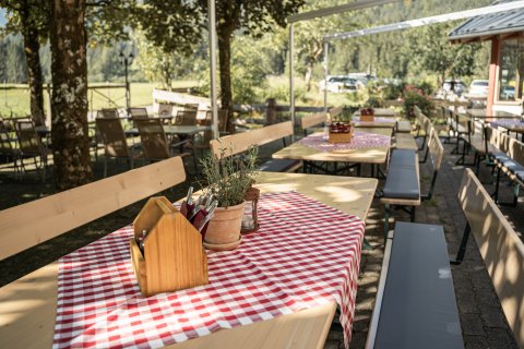 Ein Empfang bei strahlendem Sonnenschein und mit Panoramablick auf die Berge ist ein Traum, den wir bei Ihrer Hochzeit in Oberstdorf wahrwerden lassen.