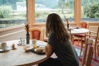 Frühstück mit Blick auf die Berge