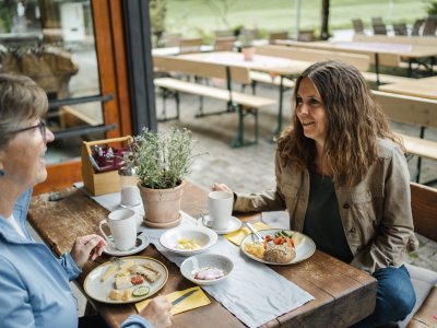 Ein gemeinsames Frühstück mit Ihrer Familie bei dem Sie sich austauschen können was Sie in Ihrem Urlaub noch unternehmen möchten.