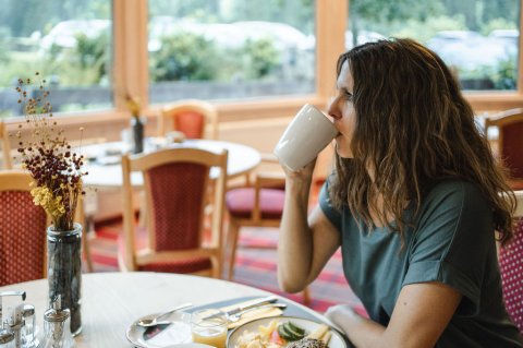 Was gibt es besseres als eine heiße Tasse Kaffee und ein leckeres Frühstück am Morgen.